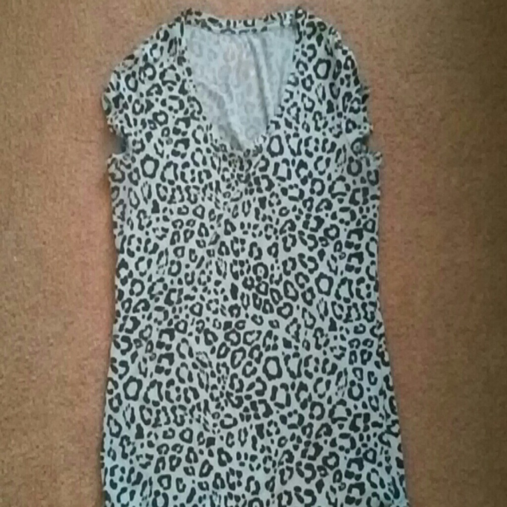 Vneck tee shirt